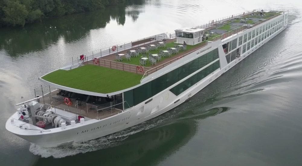 Barco Emerald Liberte