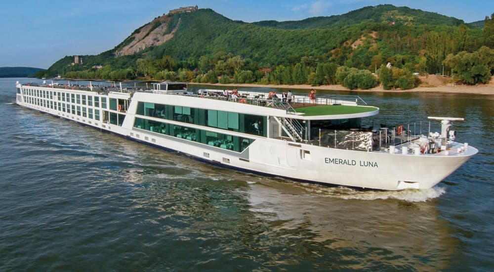 Barco Emerald Luna