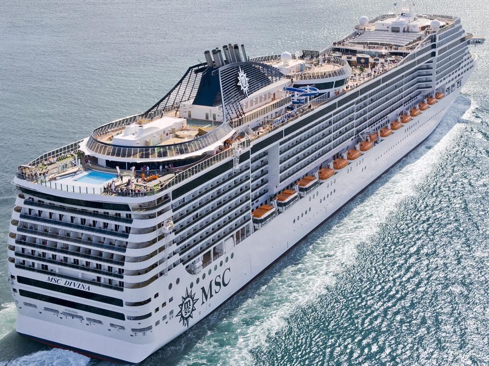 Barco MSC Divina